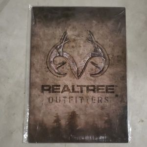 Last Bump!! NEW REALTREE OUTFITTERS TIN SIGN
